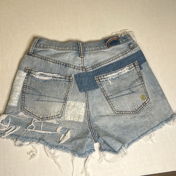 AE PRIDE 90’s BOYFRIEND SHORTS 2 - Picture 7 of 16